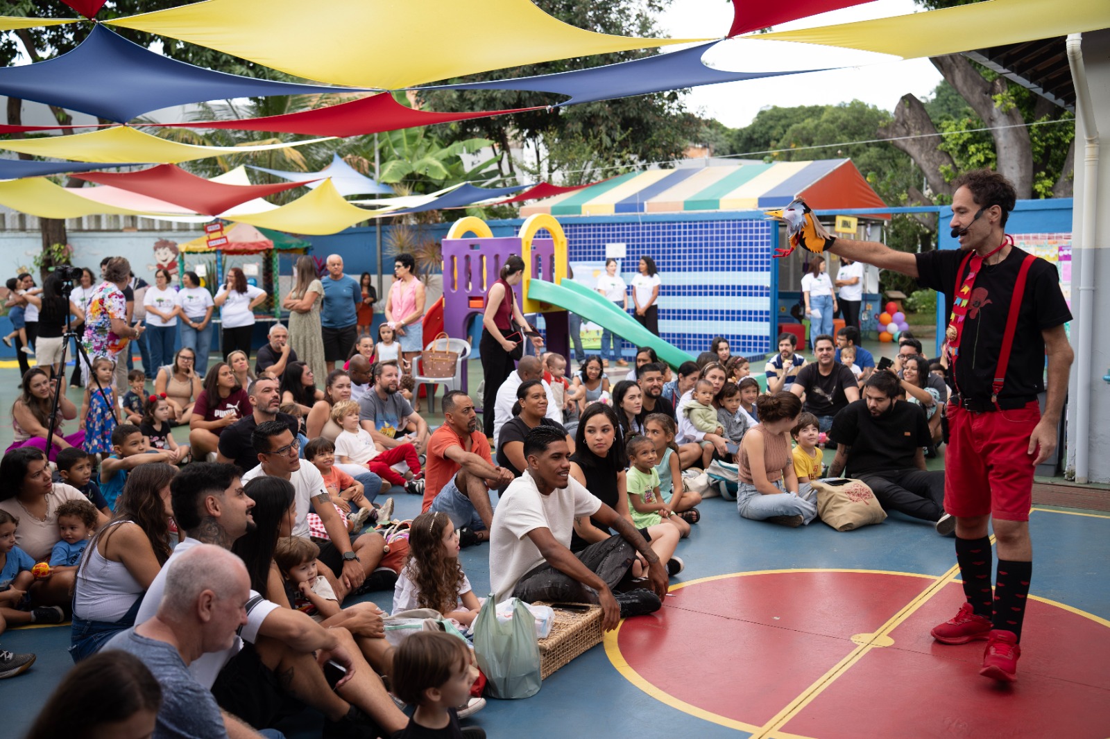 Plateia de crianças no show infantil exclusivo do Super Pamp